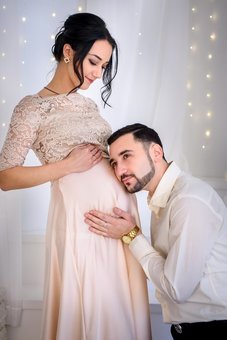 Фотографування вагітних у студії «NinaAlexPhoto» в Одесі. Замовляйте фотографа за акцією.