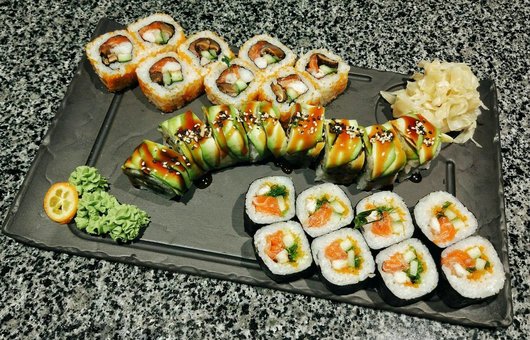 Fish shop-restaurant &quot;flagman&quot; on glybochitskaya. discounts on fish dishes