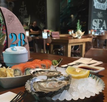 Fish shop-restaurant &quot;flagman&quot; on glybochitskaya. discounts on fish dishes