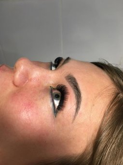 Нарощування вій 2д ефект у «Майстерні краси» у Києві. Записуйтесь по акції.