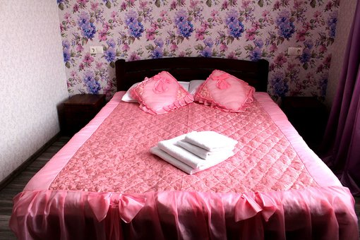 Двомісний Напівлюкс із великим ліжком у готелі «Вілла Терраса» у Поляні. Бронюйте номери за акцією.