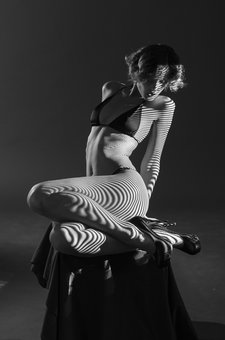 Фотосесія у стилі ню з фотографом Владиславом Леві у Дніпрі. Замовляйте зі знижкою.