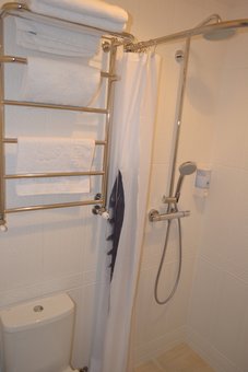 Shower room in the Michelle hotel room in Odessa. Book a room at a discount.