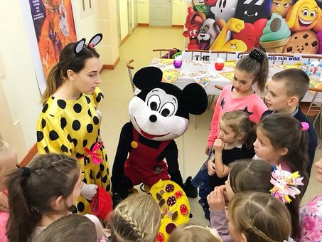 Дитяче свято у стилі міккі мауса у кафе-кондитерській «Зефір» у Києві. Замовляйте організацію свята зі знижкою.