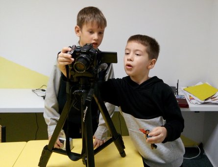 Photoshop courses at the Kid'Z Studio school in Kiev. Book your child at a discount.