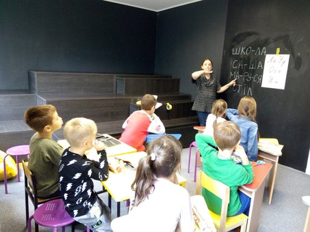 Reading development in the school-studio "Kid'Z Studio" on Poznyaky in Kiev. Book your child at a discount.