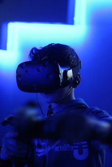 Hire of a virtual reality helmet in the MirVR club in Odessa. Order at a discount.