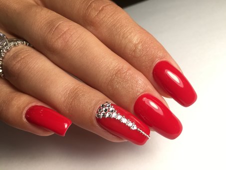 Класичний манікюр у салоні «Beauty Pro» у Харкові. Замовляйте зі знижкою