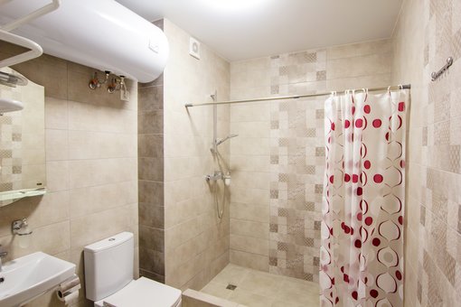 Ванна кімната у готелі «East Residence» у Києві. Резервуйте по знижці.