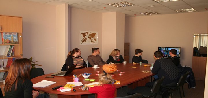 Linguistic center "Lingua Land" learn languages according to the action