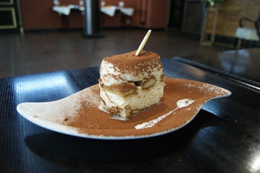 Kav'yarnya "Palmyra" near Dnipro. Substitute desserts for special offers.