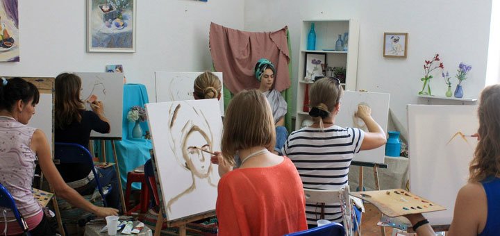 Занятия рисунком и живописью в студии «Штрих». Записаться на занятия по рисунку и живописи со скидкой. Акция на курсы рисования.