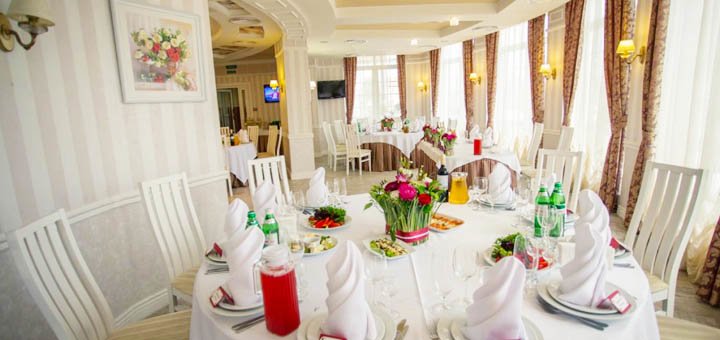 Interior at the Sofiyivsky Posad restaurant in Kiev. Visit at a discount