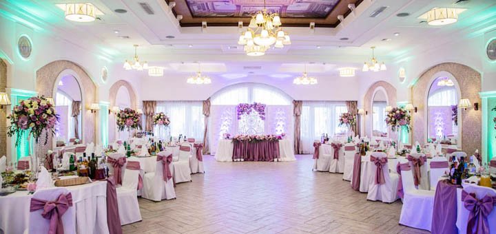 Banquet room in the restaurant "Sofiyivsky Posad" in Kiev. Order cheap