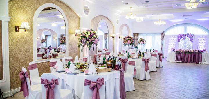 Banquet room in the restaurant "Sofiyivsky Posad" in Kiev. Order at a discount