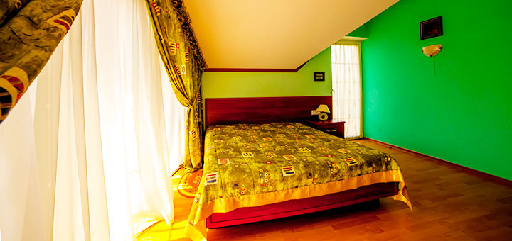 https://cdn1.pokupon.ua/uploaded/merchant_pages/13830/images/original/делюкс0_0497-min.jpg