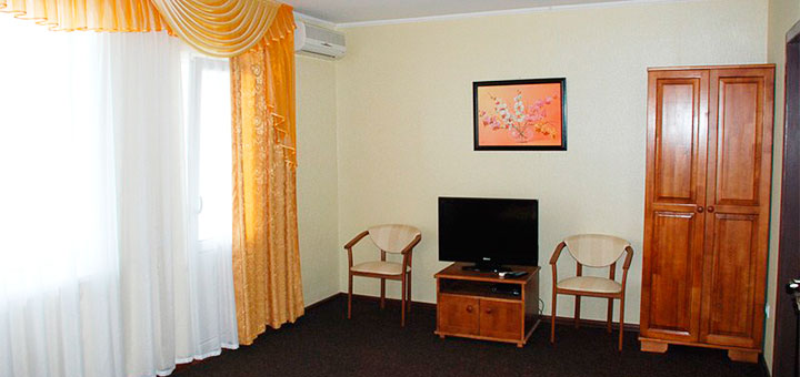 https://cdn1.pokupon.ua/uploaded/merchant_pages/16819/images/original/two-bedroom-lux-2.jpg