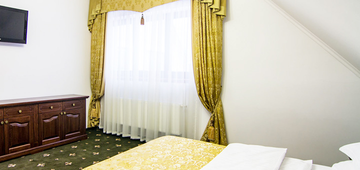 https://cdn1.pokupon.ua/uploaded/merchant_pages/19818/images/original/IMG_2874-1400x500.jpg.pagespeed.ce.bc9FWspGEN.jpg