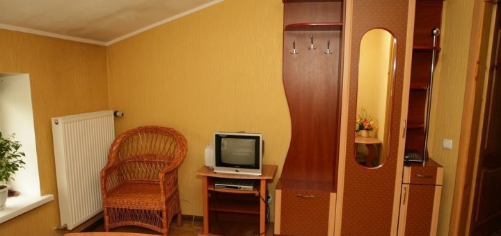 https://cdn1.pokupon.ua/uploaded/merchant_pages/21326/images/original/Hotel-Mlyn-photos-Room_(1).jpg