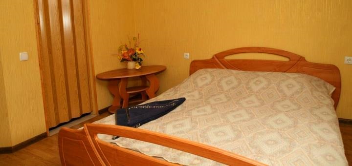 https://cdn1.pokupon.ua/uploaded/merchant_pages/21395/images/original/Hotel-Mlyn-photos-Room_(4).jpg