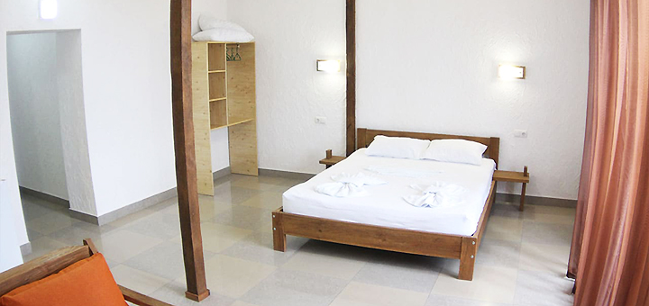 https://cdn1.pokupon.ua/uploaded/merchant_pages/3938/images/original/otel-panorama-v-kirillovke-nomer-studiya-17.jpg