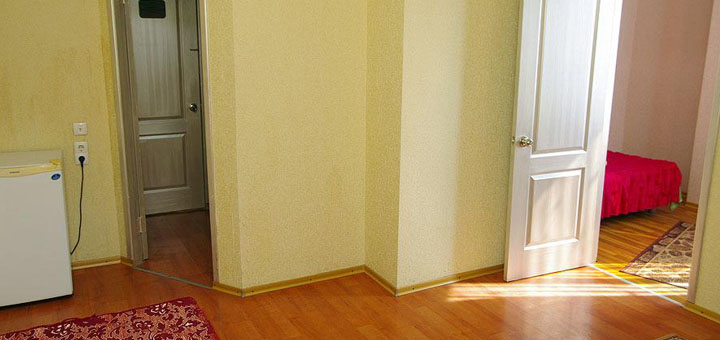 https://cdn1.pokupon.ua/uploaded/merchant_pages/8762/images/original/Четырехместный_номер3.jpg