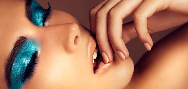 https://cdn1.pokupon.ua/uploaded/new_campaign_pictures/168606/data/main620x292/blue-makeup-big.jpg?1472205989