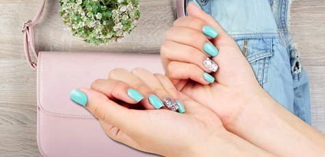 Маникюр, женский SPA-педикюр в центре «Эллада»!