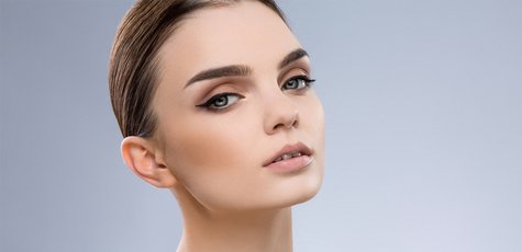 Моделирование и окрашивание бровей хной в «Deluxe»