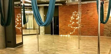 До 24 тренувань Pole Dance у студії танців «Loft»