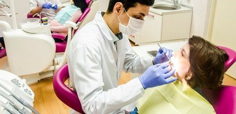 Ультразвуковая чистка зубов в «Klinik im Zentrum»