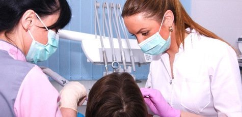 Установка пломб и лечение кариеса в «DentAlM»