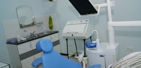 УЗ-чистка зубов Air Flow в клинике «DentAlM»