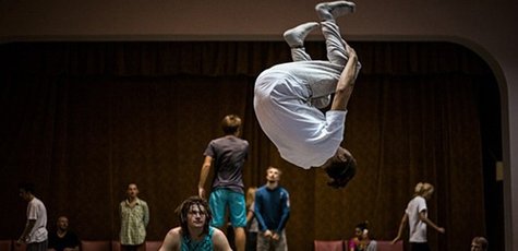 Час аренды батута в сети батутных залов «Jumping Hall»