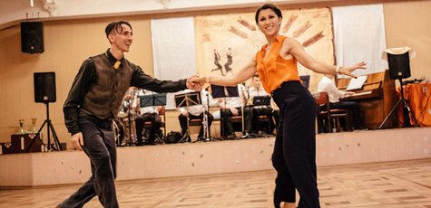 До 24 занятий Lindy Hop в студии танцев