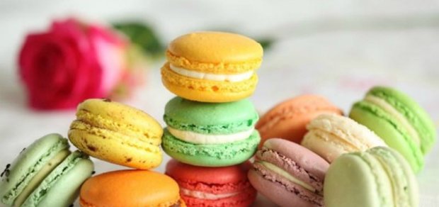 https://cdn1.pokupon.ua/uploaded/new_campaign_pictures/399863/data/main620x292/makarons_po_rece.jpg?1491656278