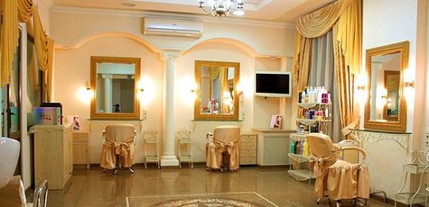 Педикюр и маникюр с покрытием в cтудии «Victoria Style»