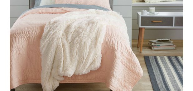 https://cdn1.pokupon.ua/uploaded/new_campaign_pictures/408927/data/main620x292/xhilaration-long-faux-fur-throw1.jpg?1513332371