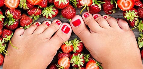 Педикюр + покрытие гель-лаком в салоне «Бархат»