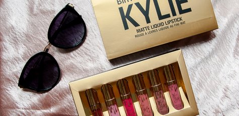 Скидка 50% на наборы «Kylie Birthday Edition»