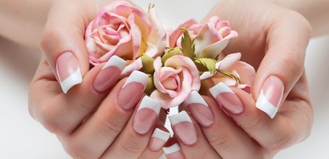 Маникюр с покрытием гель-лаком в «Goldbee Beauty»