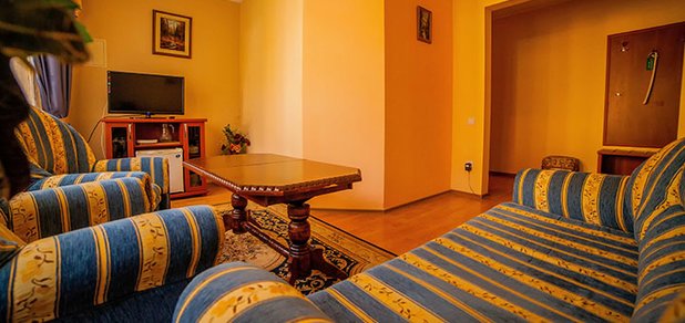 https://cdn1.pokupon.ua/uploaded/new_campaign_pictures/433169/data/main620x292/Junior_Suite3.jpg?1509528093