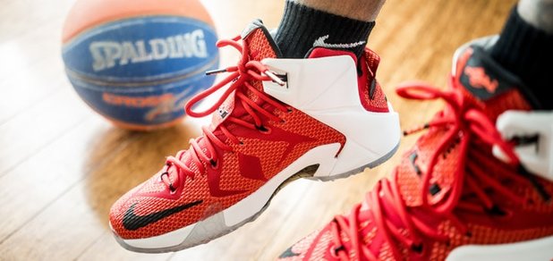 https://cdn1.pokupon.ua/uploaded/new_campaign_pictures/436820/data/main620x292/shoes-lebron-nike-spalding.jpg?1511251395