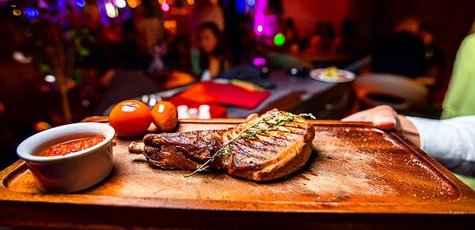 Скидка 50% на меню кухни и бара «Люди.Casual Food»