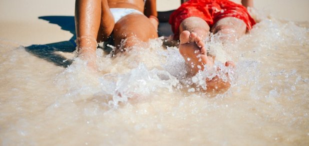 https://cdn1.pokupon.ua/uploaded/new_campaign_pictures/449342/data/main620x292/beach-vacation-people-sand.jpg?1517991423