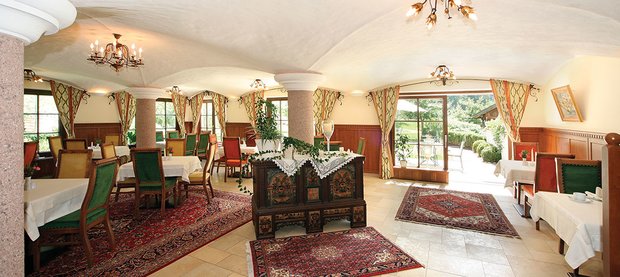 https://cdn1.pokupon.ua/uploaded/new_campaign_pictures/455823/data/main620x292/hotel-in-mayrhofen-breakfast-room.jpg?1518922713