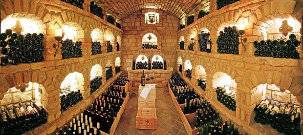 https://cdn1.pokupon.ua/uploaded/new_campaign_pictures/455826/data/main620x292/gourmet-in-tirol-wine-cellar_01.jpg?1518922718