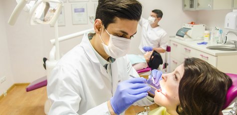Ультразвуковая чистка зубов в «Klinik im Zentrum»