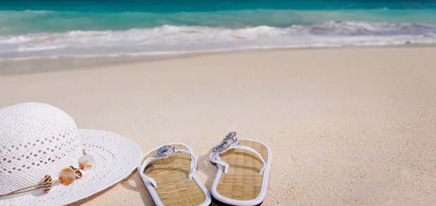 https://cdn1.pokupon.ua/uploaded/new_campaign_pictures/461982/data/main620x292/accessories-beach-blue-feminine-65900.jpeg?1518953143
