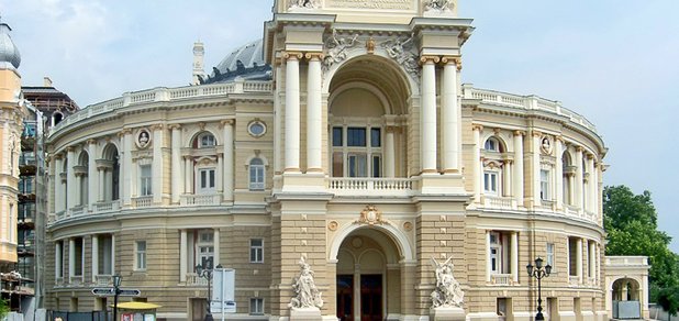 https://cdn1.pokupon.ua/uploaded/new_campaign_pictures/472172/data/main620x292/Odessa_Opera_Theatre.jpg?1521185660